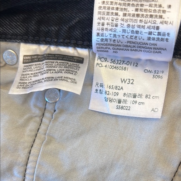 Levi's 501‎ Black Jean Shorts High-Waisted Frayed Hem Size 32 - Picture 11 of 12